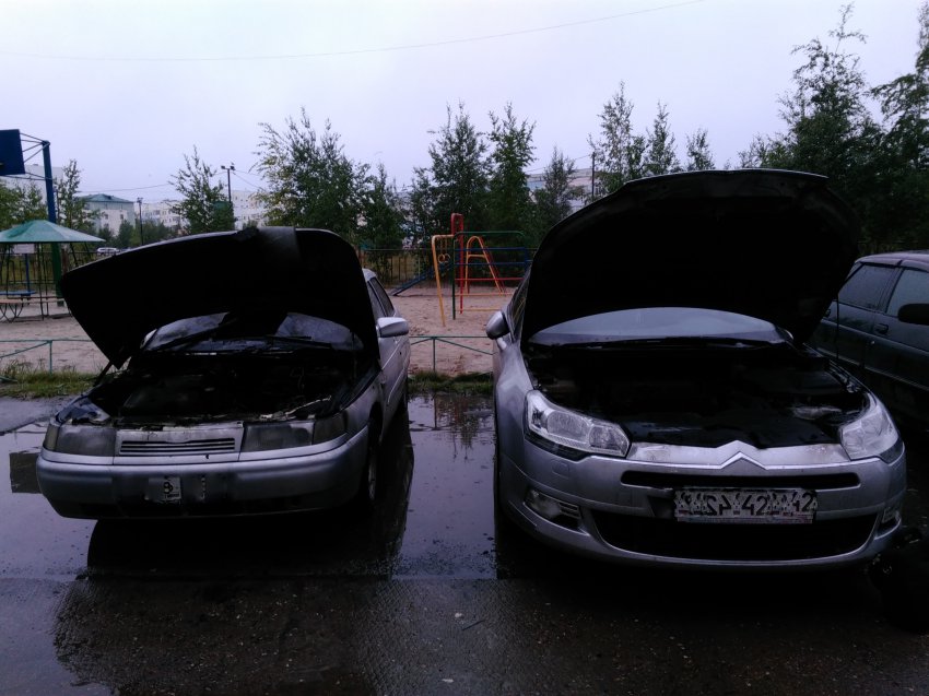 Пожар двух автомобилей 29 августа 2017 года. Пожар двух автомобилей 29 августа 2017 года.