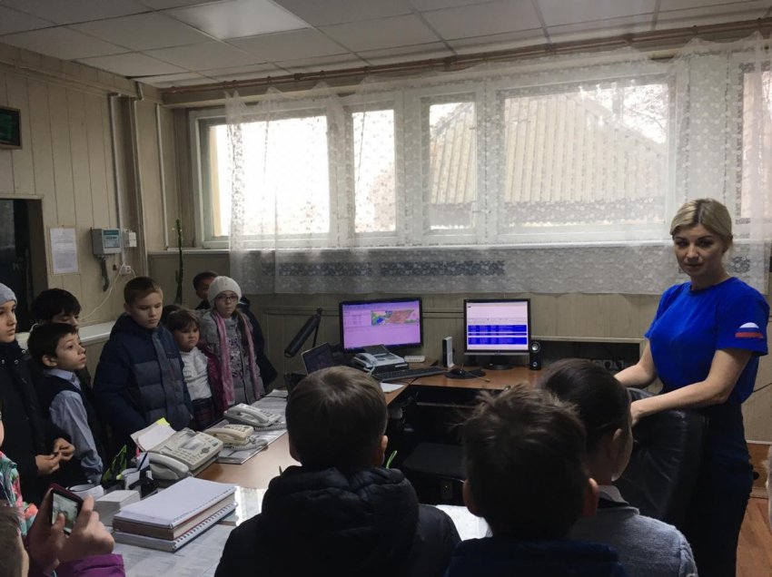 Дети в гостях у огнеборцев. Дети в гостях у огнеборцев.
