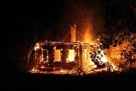 18 декабря 2016 в Радужном произошло два пожара, пострадало 5 человек.